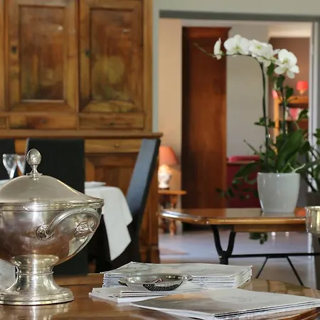 Hotel Aux Berges Du Rhone 3*