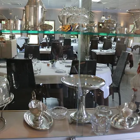 Hotel Aux Berges Du Rhone